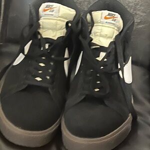 Nike Men's Black and White Sneakers